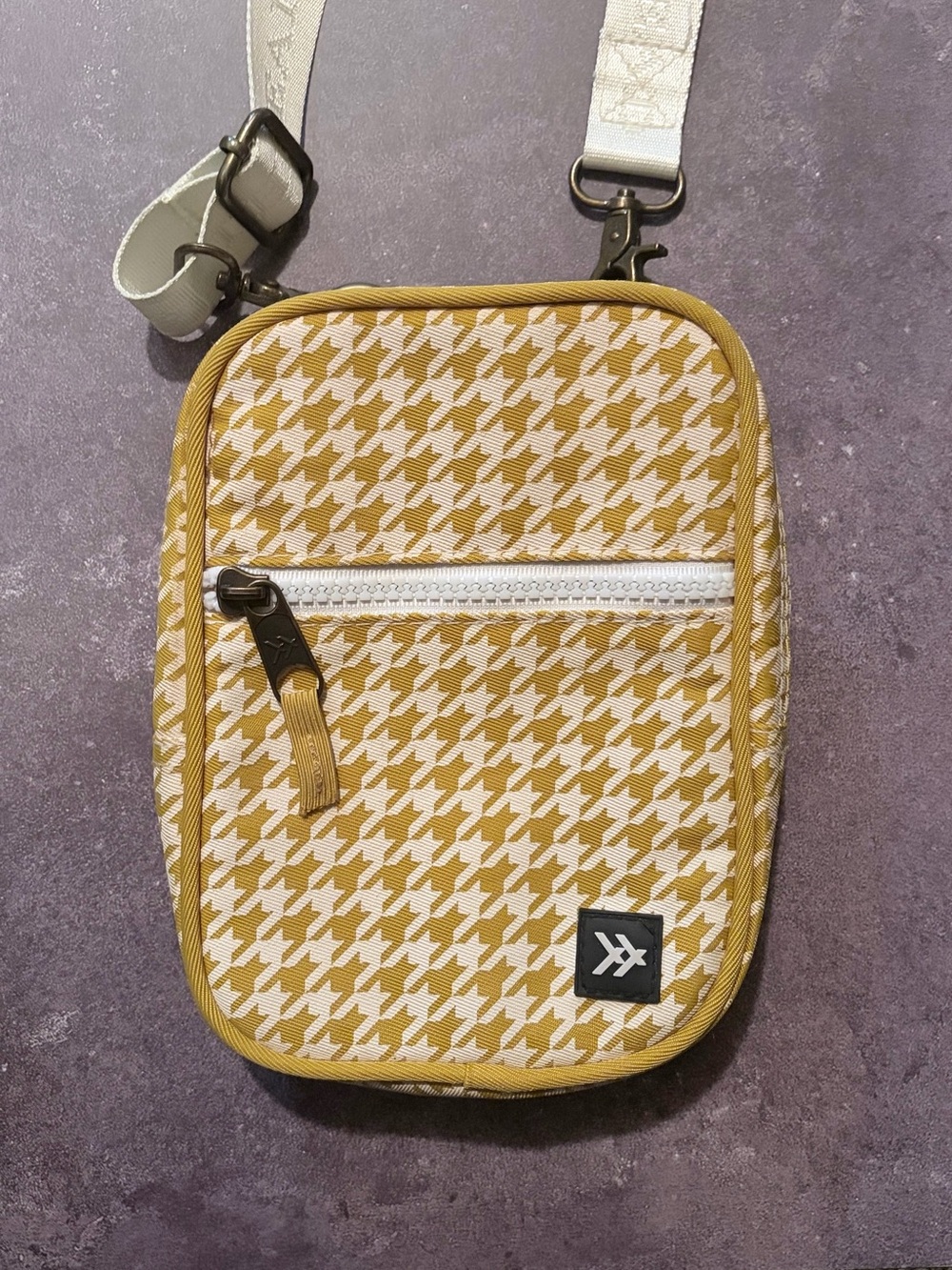 EUC Thread Wallets Crossbody in Yellow Houndstooth